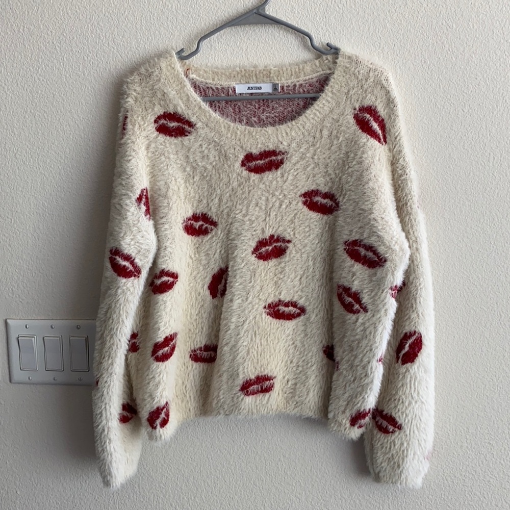 CUTE Fuzzy Lip Sweater!